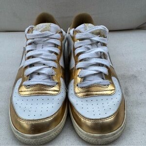 N ike Dunk Low Gold White Womens Size 9 Fair Condition